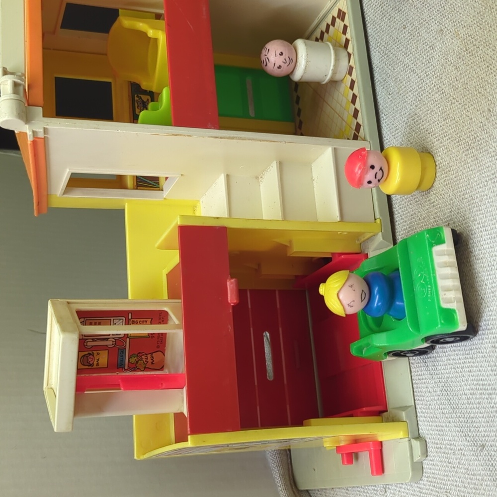 Vintage Fisher Price Play Family Village, Main Street - 1973, #997 - Picture 4 of 16